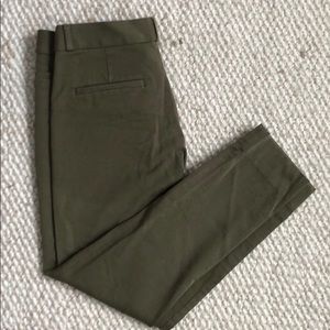 Banana Republic SLOAN Pant in Olive (size 4)